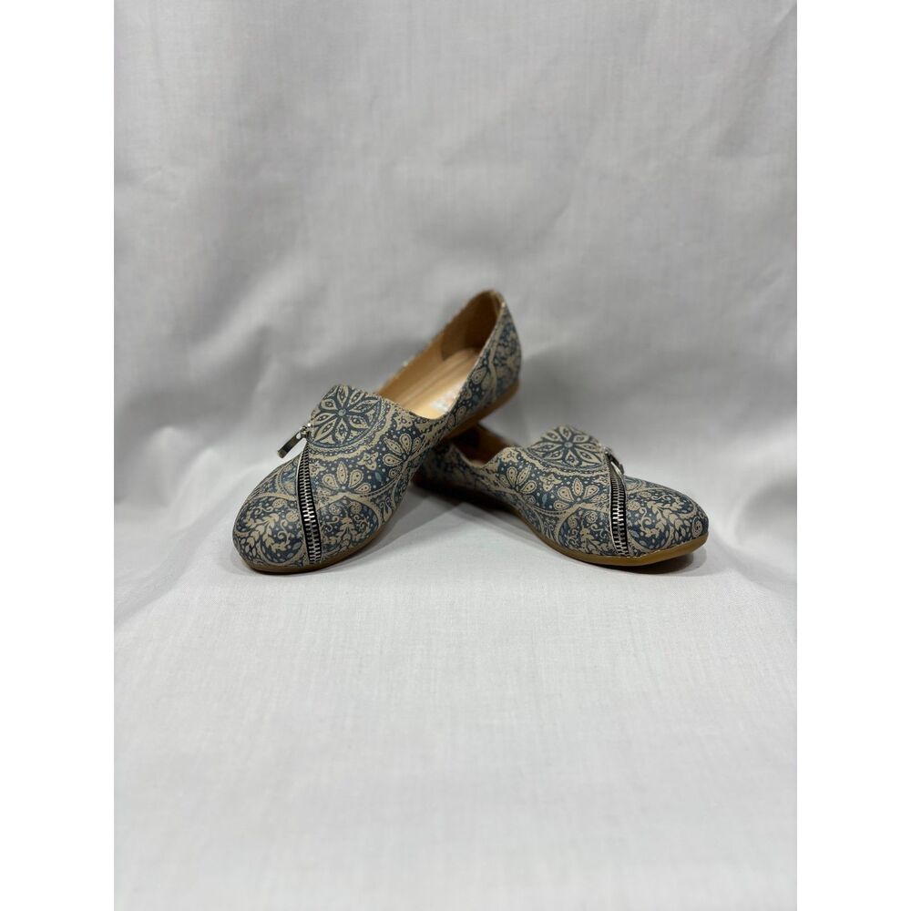 NEW GOBY Patterned Zipper Flats  Size 5